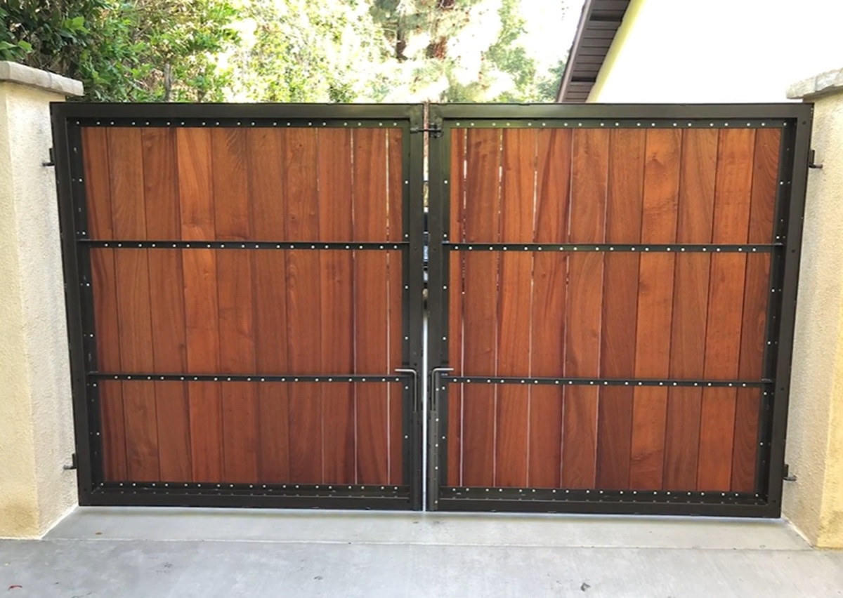 درب فلزی چوبی